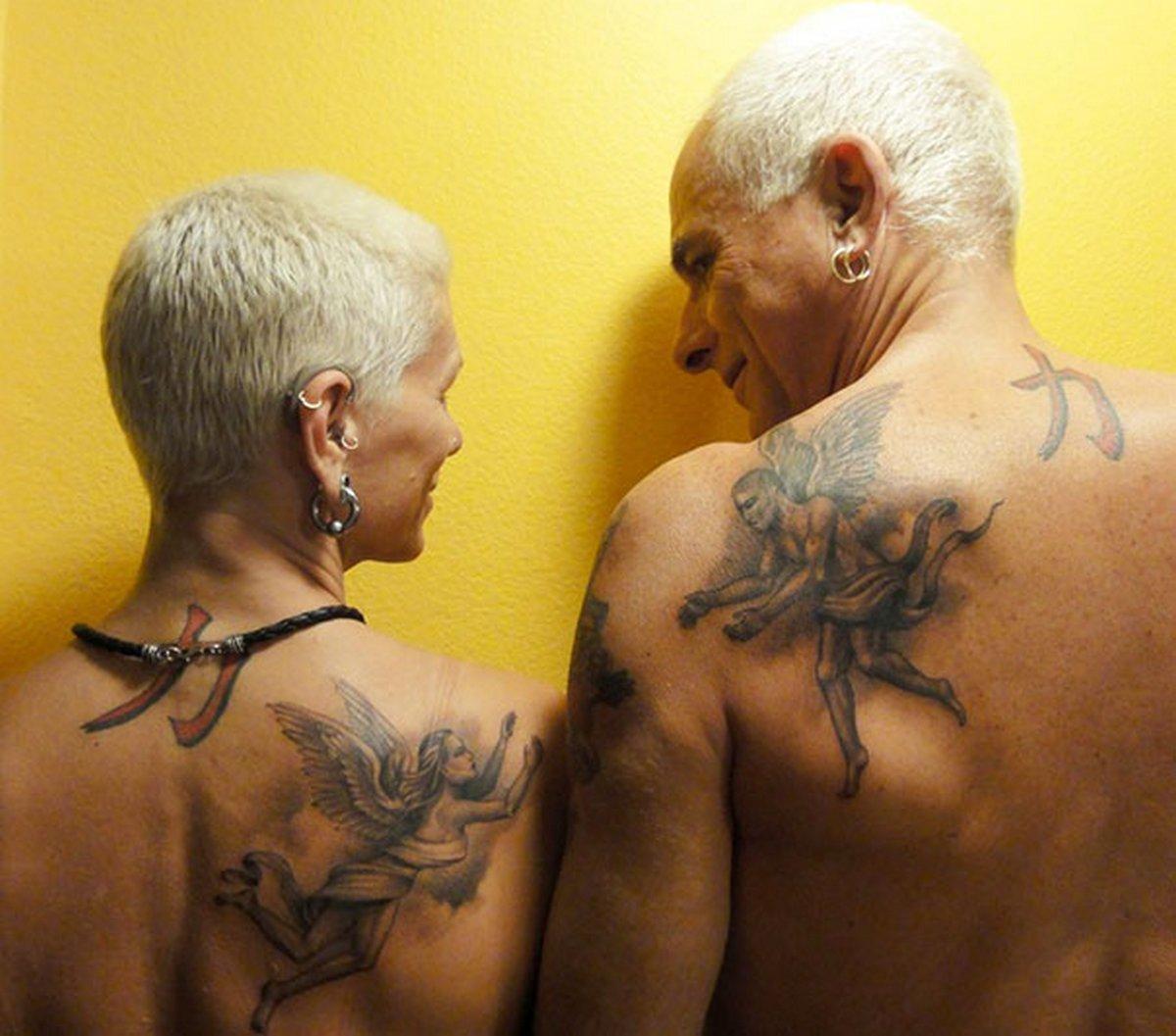 Personnes agees avec tatouages 009